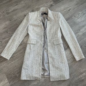 Zara light gray coat. Size small. Good condition.